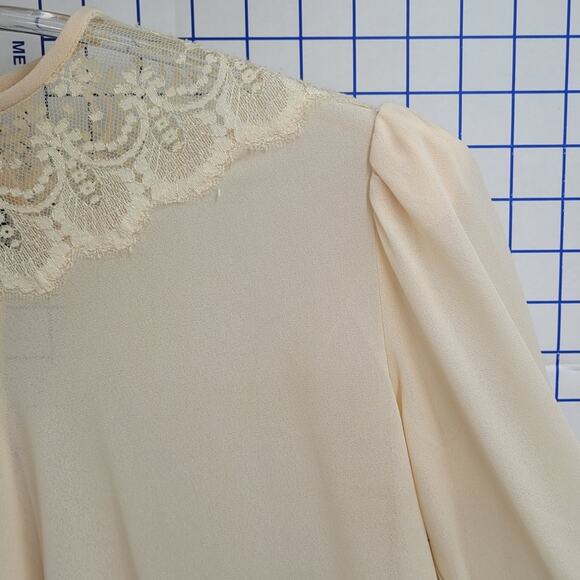 Vintage Beige Lace‑Collar Swing Dress—Belt with Knee Boots & Structured Coat (M) - Picture 6 of 15